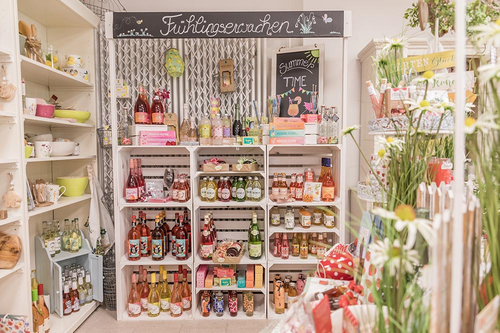 lilly kaefer drinks more fruehlingserwachen bar